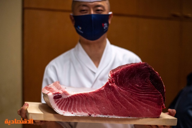 سمكة تونة تباع بأكثر من 200 ألف دولار بمزاد في اليابان