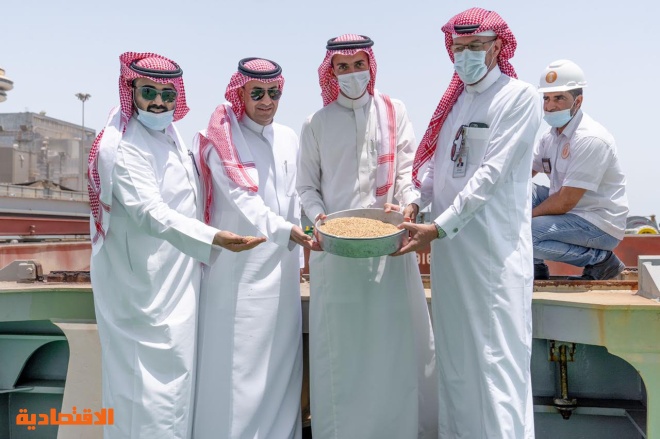 المملكة تستقبل أول باخرة قمح من إنتاج الاستثمار السعودي بالخارج لهذا العام 