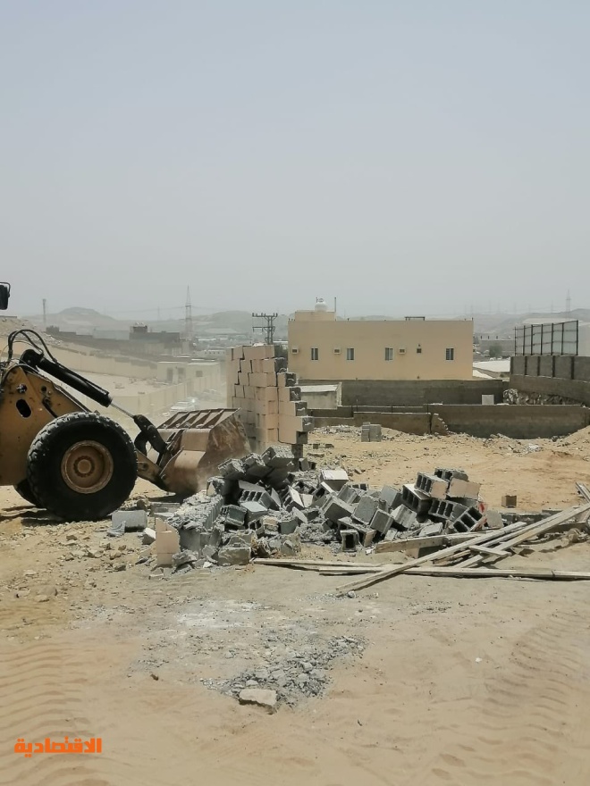 جدة: إزالة تعديات على أراض حكومية تجاوزت 8 ملايين متر مربع في حي الحرازات