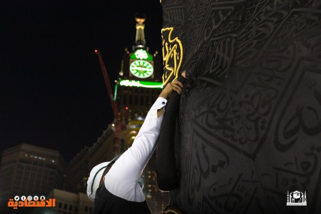 عبر كوادر وطنية .. صيانة الكينار الخاص للحجر الأسود المعمول بسلك الفضة المطلي بماء الذهب