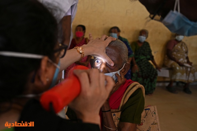 على طريقة "ماكدونالدز".. عمليات جراحية للعيون في الهند
