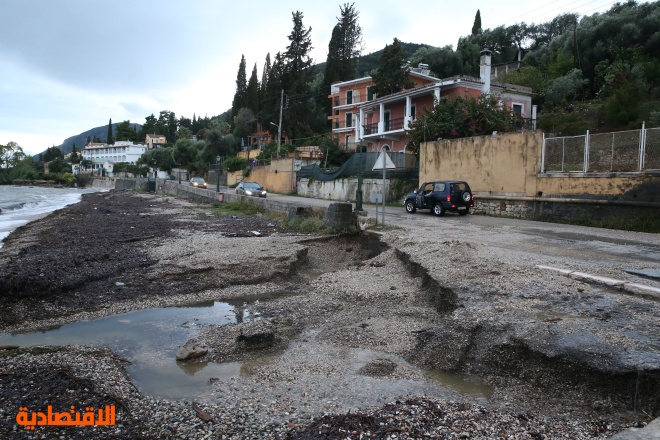 بعد حرائق الغابات.. الفيضانات تغرق البيوت في أنحاء اليونان