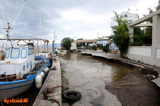 بعد حرائق الغابات.. الفيضانات تغرق البيوت في أنحاء اليونان