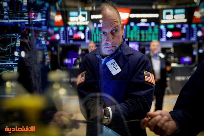 الأسهم الأمريكية تغلق منخفضة بعد إشارات إلى تشديد السياسة النقدية