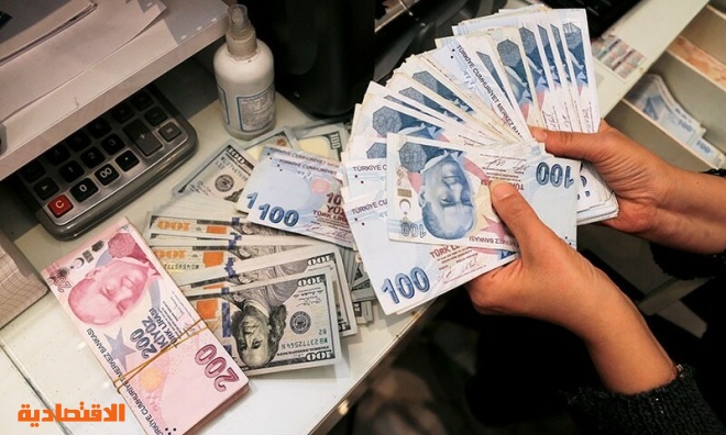 الليرة التركية تتراجع لقاع جديد أمام الدولار 