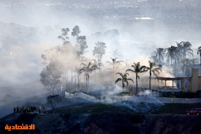 حريق مفاجئ يدمر 20 منزلا فخما على ساحل كاليفورنيا