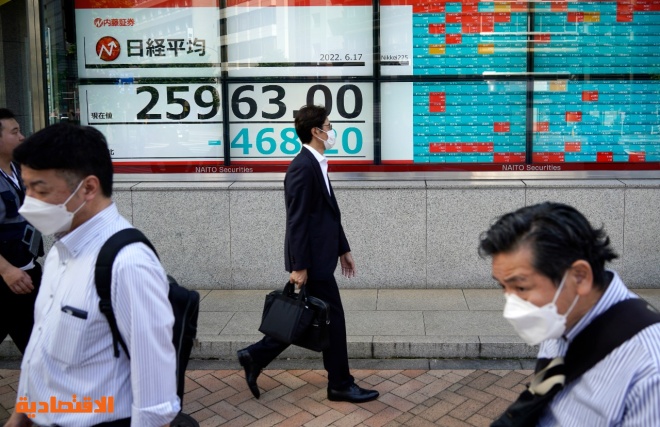 الأسهم اليابانية تهبط بفعل قرار البنك المركزي .. أكبر خسارة أسبوعية  لـ "نيكي" في عامين