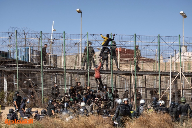 مقتل 5 مهاجرين لدى محاولتهم اقتحام المعبر الحدودي الأسباني مع المغرب