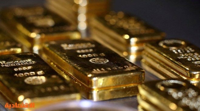 الذهب ينخفض متأثرا بتوقعات رفع أسعار الفائدة والبلاتين يقفز 1.9%