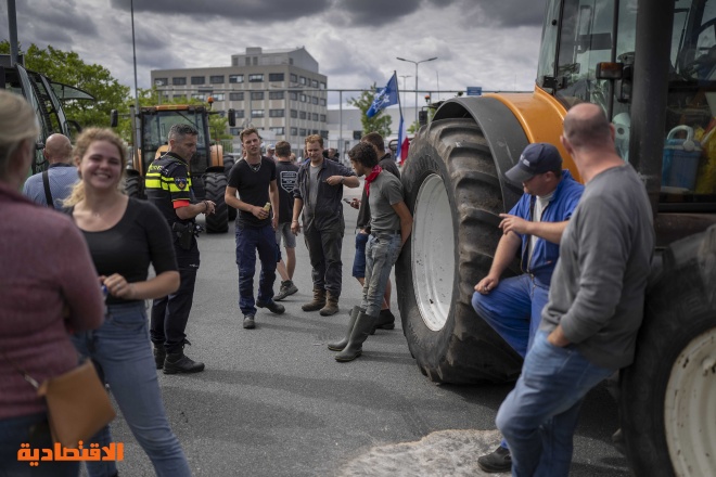هولندا: مزارعون يمنعون توزيع الأغذية في المتاجر احتجاجا على القواعد البيئية