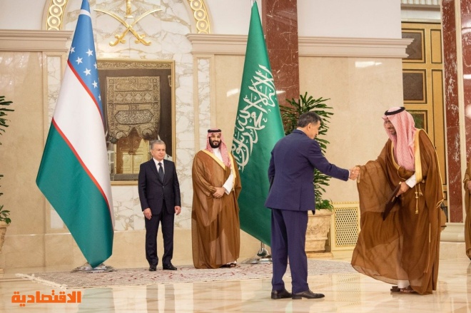 ولي العهد يبحث مع رئيس أوزبكستان أوجه العلاقات الثنائية وفرص التعاون 