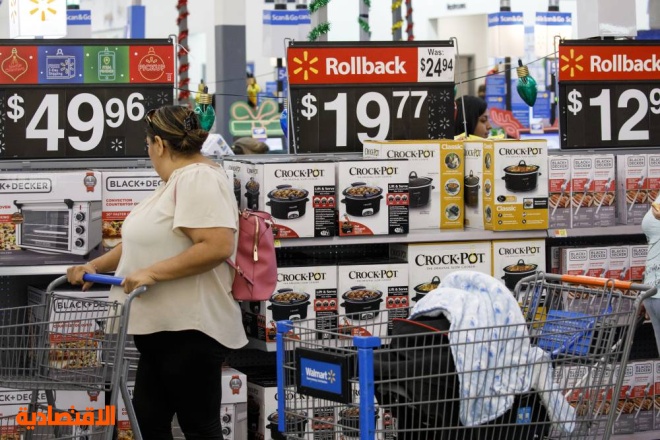 التضخم المرتفع .. تجار التجزئة الأمريكيون يتنافسون لتصفية المخزون