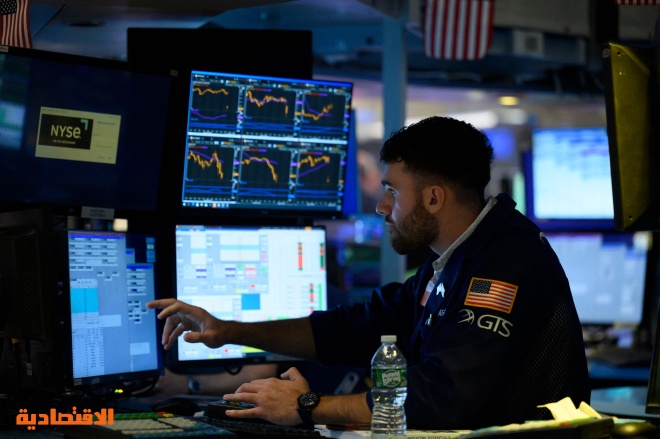 الأسهم الأمريكية تغلق على انخفاض وسط مخاوف من رفع جديد للفائدة