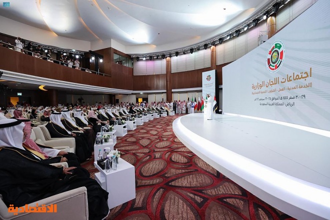 الوزير الراجحي يكرم الكفاءات في مجالات العمل والتنمية في المملكة ودول الخليج
