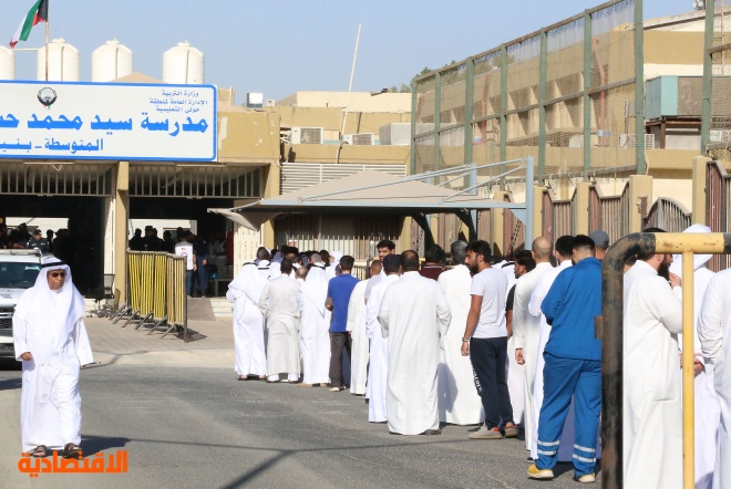 الكويتيون يتوجهون إلى صناديق الاقتراع لاختيار 50 نائبا في مجلس الأمة