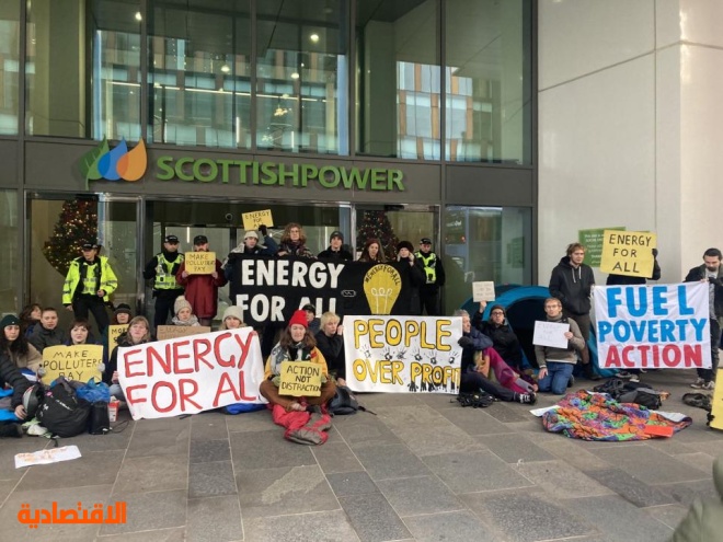 ارتفاع فواتير الطاقة يدفع بريطانيين لاحتلال مقر شركة الكهرباء في اسكتلندا