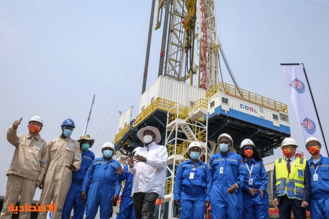 أوغندا تطلق أول منصة لاستخراج النفط