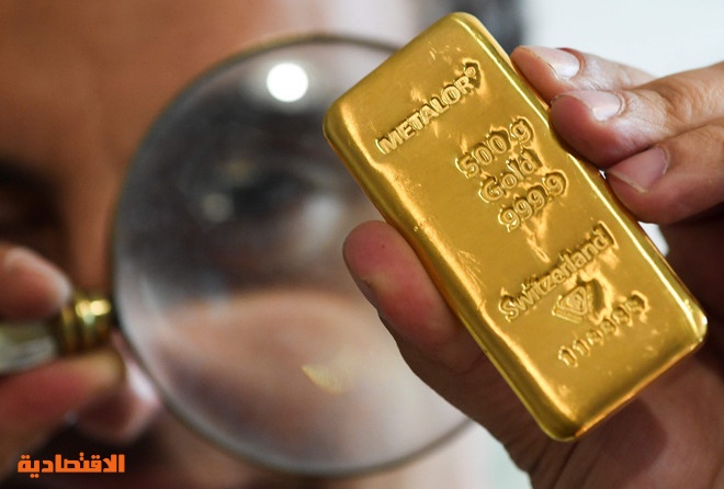 الذهب يرتفع مقابل تراجع الدولار .. والمستثمرون يترقبون بيانات التضخم الأمريكية