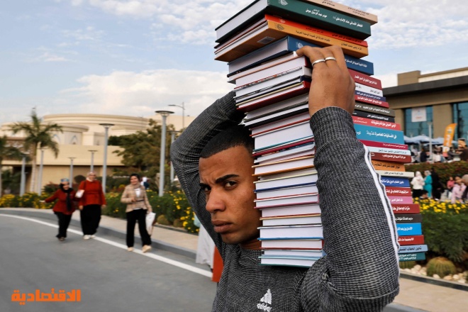 بسبب ارتفاع سعر الورق .. دور النشر تضاعف أسعارها في معرض القاهرة للكتاب 
