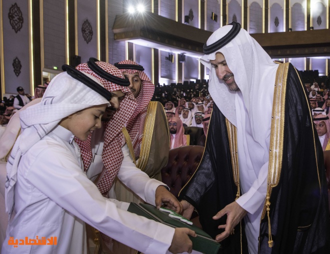 فيصل بن سلمان يكرم الفائزين بجائزة المدينة المنورة للأداء الحكومي المتميز