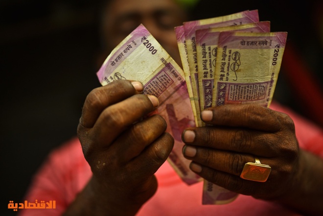 الهند تقرر إلغاء العملة النقدية من فئة 2000 روبية