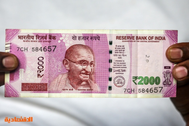 الهند تقرر إلغاء العملة النقدية من فئة 2000 روبية