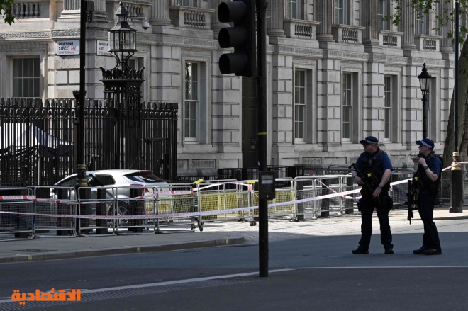 اصطدام سيارة في البوابات الأمامية لـ"داوننج ستريت" في لندن وإلقاء القبض على السائق