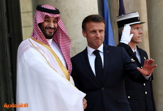 ولي العهد يصل إلى قصر الإليزيه وفي استقباله الرئيس الفرنسي