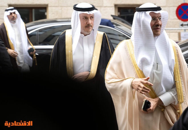 السعودية تخفض إنتاج النفط 1.5 مليون برميل 