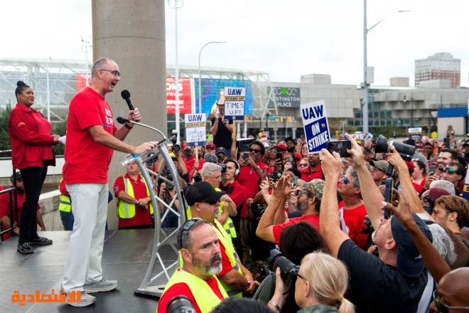 إضراب نقابة عمال السيارات في أمريكا يدخل يومه الثالث