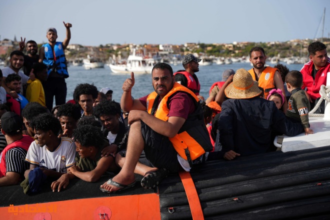 قوارب مهاجرين قياسية تسبب أزمة في إيطاليا