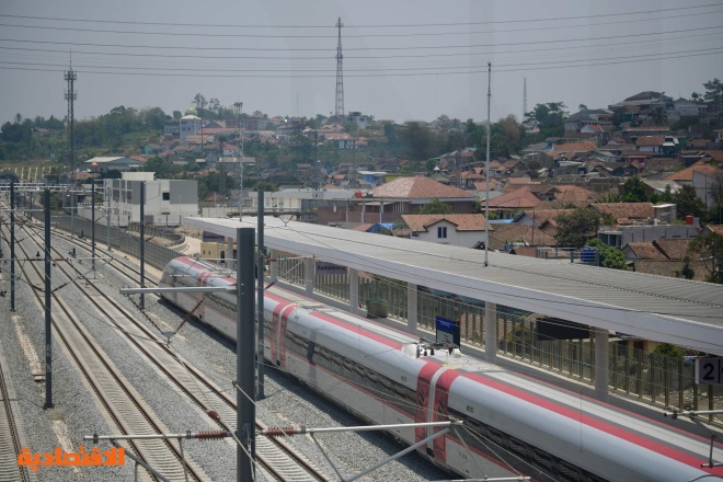 إندونيسيا تدشن أول قطار فائق السرعة في جنوب شرق آسيا 