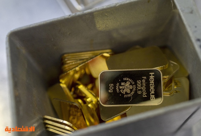 الذهب يهبط لجلسة سابعة مع تمسك الاحتياطي الفيدرالي بالتشديد