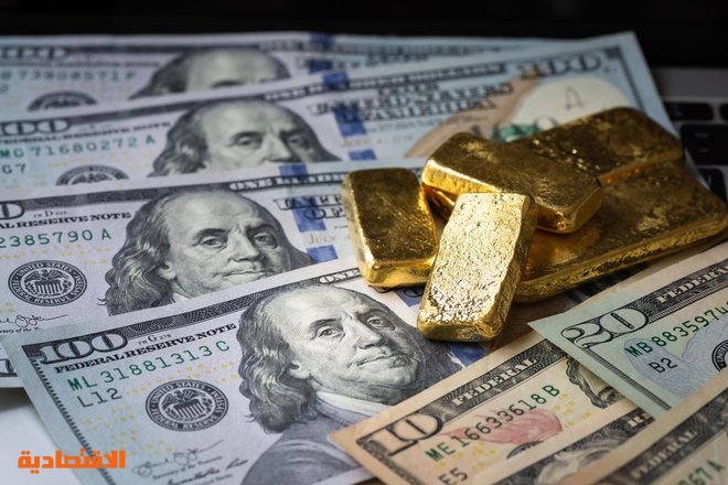 الذهب عند أعلى مستوياته خلال 7 أشهر مع تراجع الدولار 