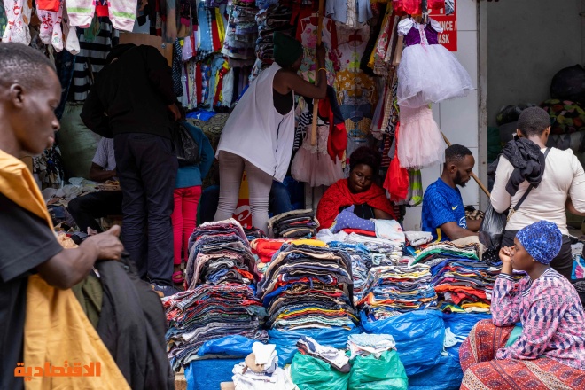أوغندا تمنع بيع الملابس المستعملة بحجة إنها ملابس الموتى البيض