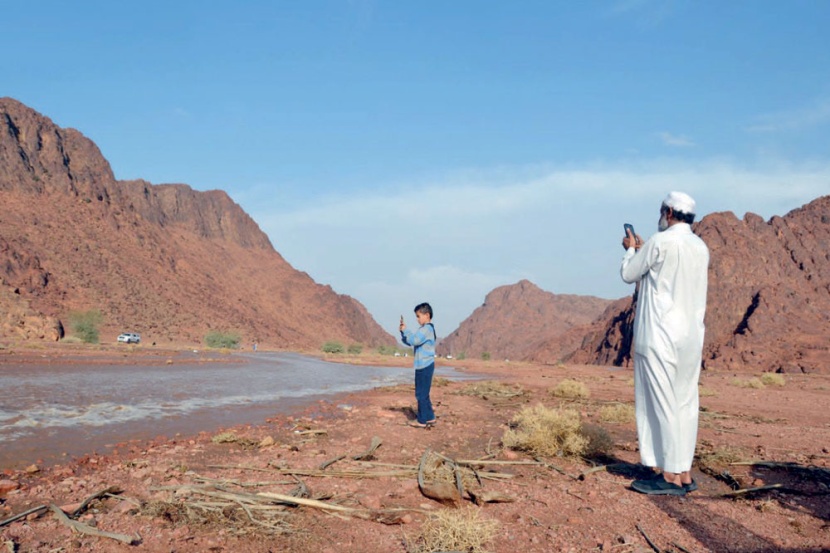 أمطار غزيرة وبرد
على حائل