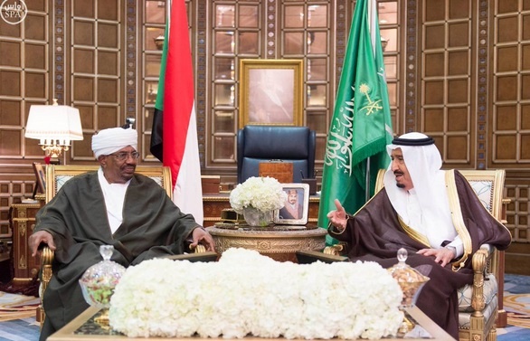 الملك والبشير يحضران توقيع 4 اتفاقيات