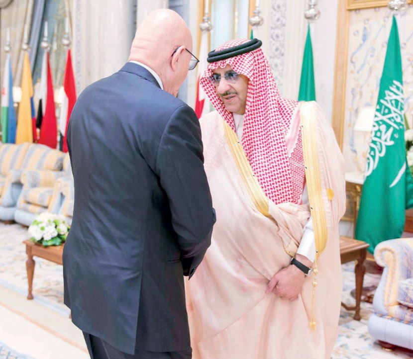 ولي العهد يلتقي الرئيس الفلسطيني وعددا من رؤساء البعثات المشاركة في القمة