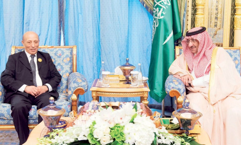 ولي العهد يلتقي الرئيس الفلسطيني وعددا من رؤساء البعثات المشاركة في القمة