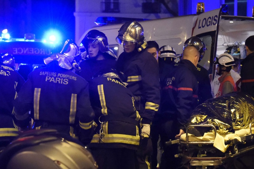 هولاند: هجمات باريس عمل حربي قامت به "داعش"