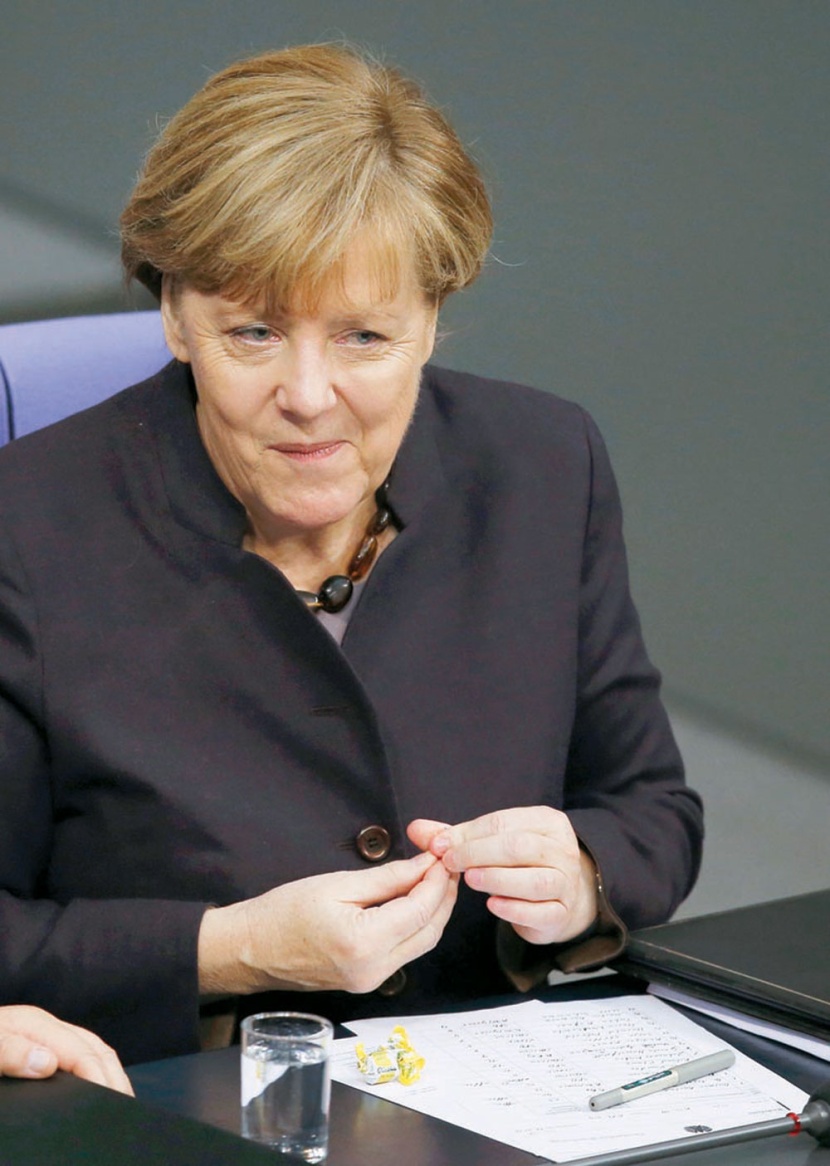ميركل: ألمانيا قاطرة الاقتصاد الأوروبي وعليها حماية الفارين من الحروب والصراعات