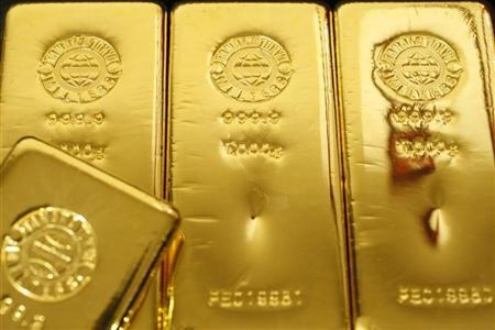 الذهب يهبط أكثر من 1% مقتربا من أدنى مستوياته في حوالي 6 سنوات