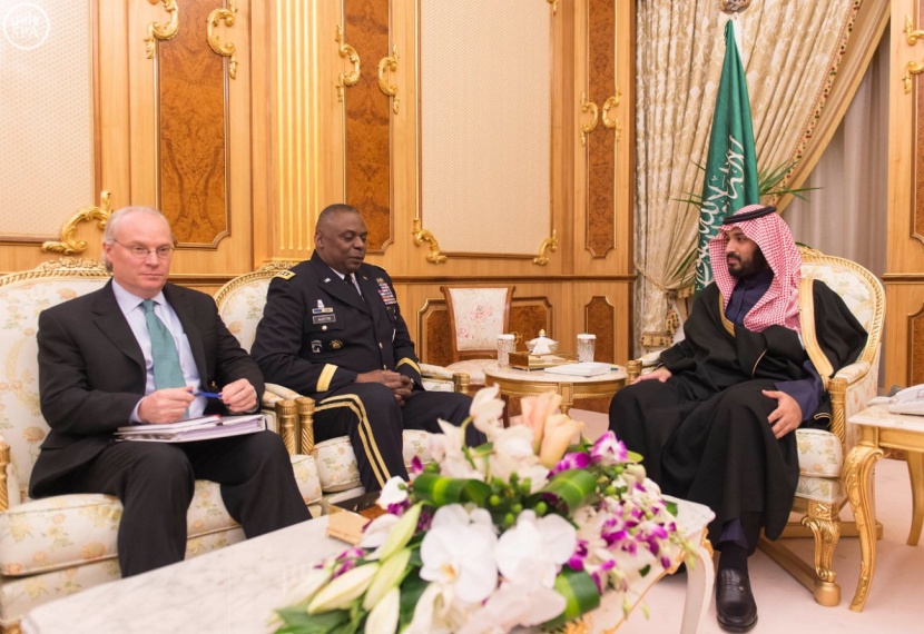 ولي ولي العهد يجتمع بقائد القيادة الوسطى الأمريكية ويبحث معه التعاون العسكري