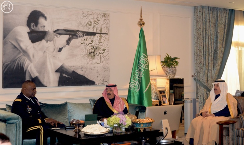 وزير الحرس الوطني يلتقي قائد القيادة الوسطى الأمريكية