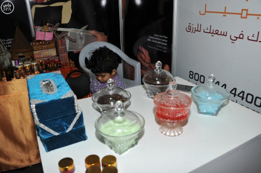 مشاركة مميزة لبرنامج باب رزق جميل لدعم الأسر المنتجة في مهرجان جازان الشتوي