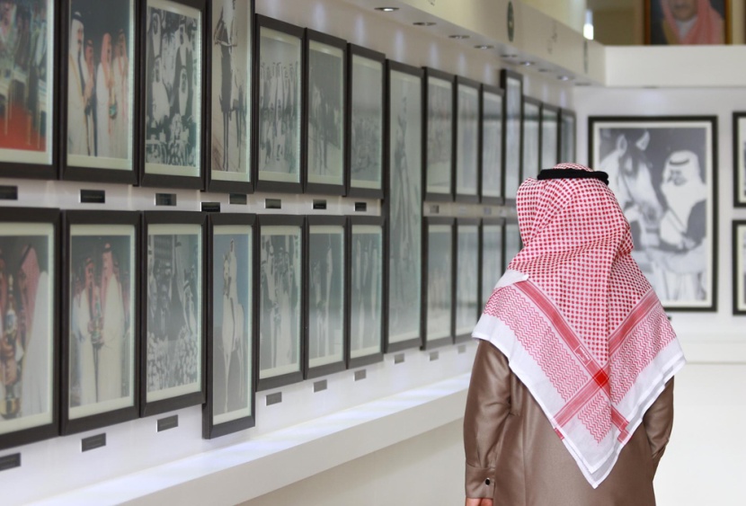 قصة مصورة: نادي الفروسية يقيم حفل السباق الكبير على كؤوس ملوك المملكة السابقين