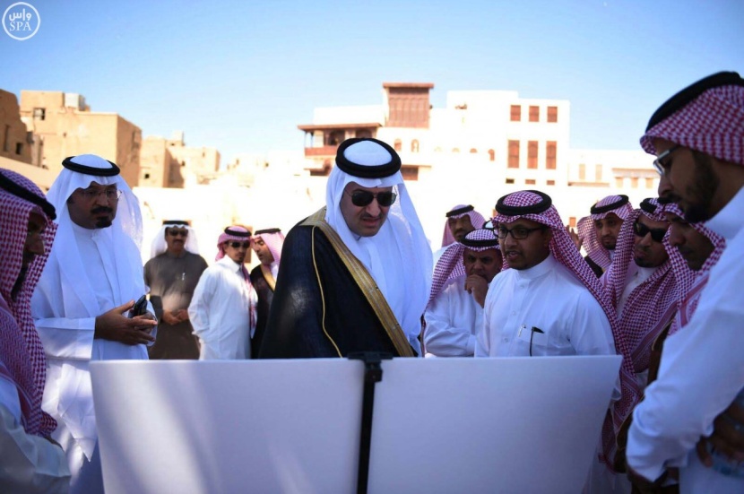 أمير المدينة يزور ينبع ويوجه بإزالة عوامل التشوه البصري