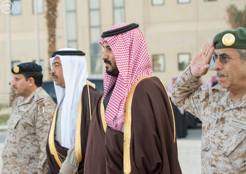 ولي ولي العهد يناقش الموقف العسكري في المنطقة الجنوبية