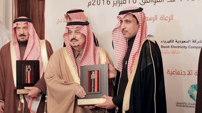 فيصل بن بندر يكرم «السعودية للكهرباء» لرعايتها 
مهرجان الأسر المنتجة لذوي الإعاقة