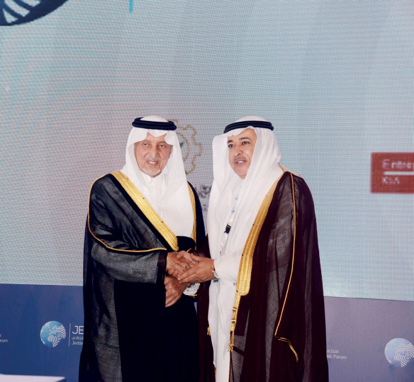 الأمير خالد الفيصل يكرم STC لرعايتها منتدى جدة الاقتصادي
